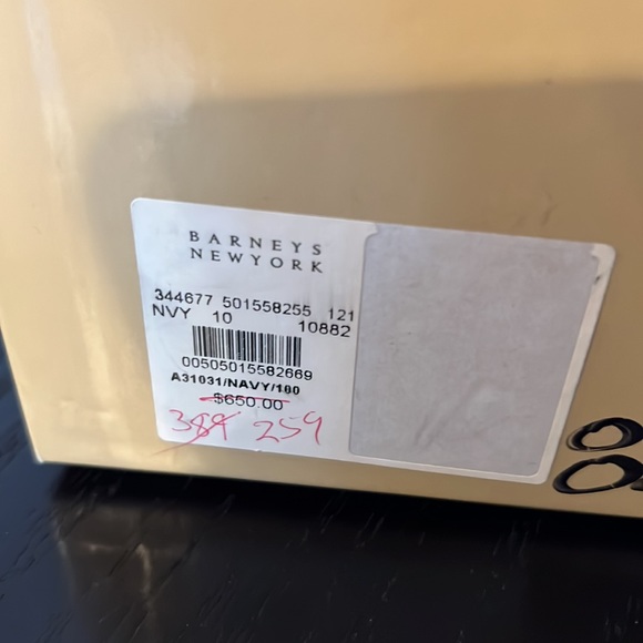 Brand new Sergio Rossi navy blue fabric heel perfect for any occasion - Picture 6 of 6